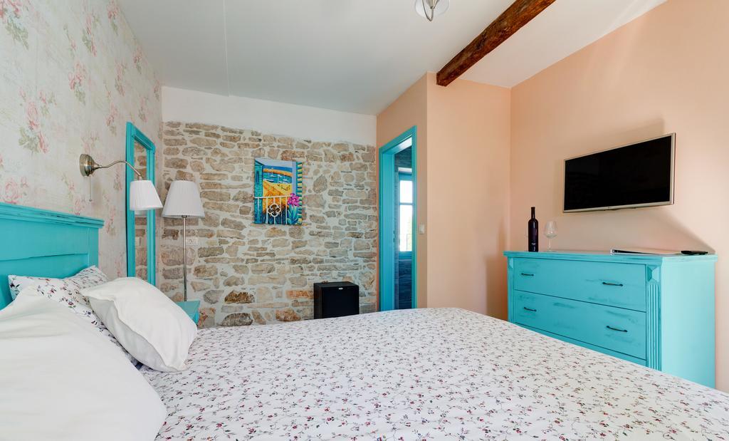 Heritage Hotel Chersin Fažana エクステリア 写真